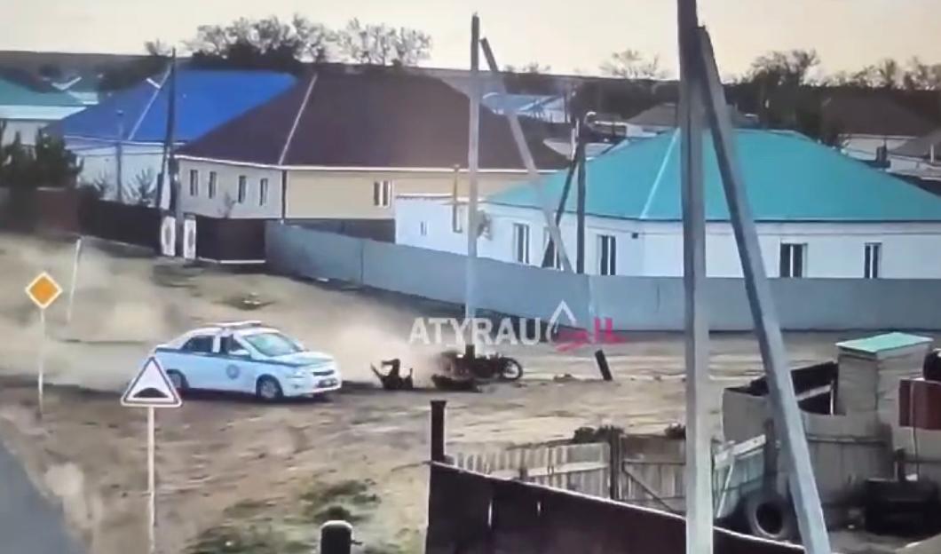 Полицейский насмерть задавил ребенка во время погони в Атырауской области